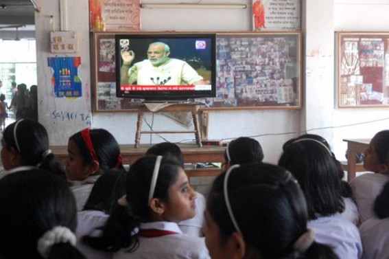 PM interacted with students on the eve of Teacherâ€™s day